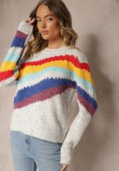 Jasnoszary Sweter Ozdobiony Ukośnymi Paskami Zenstina. Szare swetry Renee, bez wzorów, z jeansu, bez ramiączek. Za 129.99 zł.