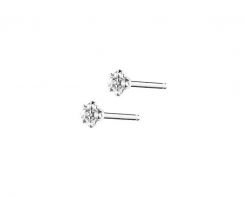 Kolczyki z białego złota z diamentami - 0,006 ct - próba 375. Białe kolczyki Apart, z diamentem, złote. Za 599.00 zł.