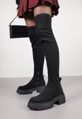 Czarne Dopasowane Kozaki z Wysoką Cholewką i Platformą Cillie. Czarne kozaki Renee, z futra, przed kolano, bez obcasa, na platformie, bez zapięcia. Za 189.99 zł.