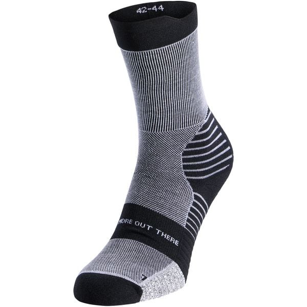 Skarpetki UNI ODLO Socks crew PERFORMANCE MERINO TRAIL. Czarne skarpety Odlo, bez wzorów, z elastanu. Za 81.39 zł.