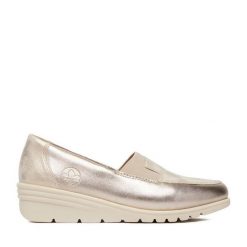 Półbuty Rieker. Żółte czółenka Rieker, bez wzorów, bez obcasa, na koturnie, bez zapięcia. Za 339.99 zł.