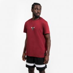 Koszulka do koszykówki unisex Tarmak NBA Chicago Bulls TS 900. Czerwone bluzki TARMAK, l, bez wzorów, z bawełny, sportowe, bez kołnierzyka, bez ramiączek. Za 79.99 zł.