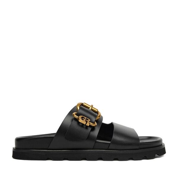 Klapki GINO ROSSI. Czarne klapki Gino Rossi, bez wzorów, bez obcasa. Za 329.99 zł.