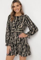 Czarna Rozkloszowana Sukienka Mini z Falbanką Teilard. Czarne sukienki Born2be, na imprezę, l, bez wzorów, bez kołnierzyka, bez ramiączek, mini, rozkloszowane. Za 149.99 zł.