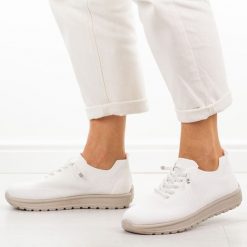 Białe sportowe buty damskie News 231. Białe obuwie sportowe NEWS, na lato, z dresówki, bez zapięcia, trekkingowe. Za 129.00 zł.