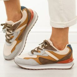 Brązowe sneakersy damskie McArthur Ma253w. Brązowe obuwie sportowe McArthur, na jesień, z dresówki, bez zapięcia. W wyprzedaży za 219.12 zł.