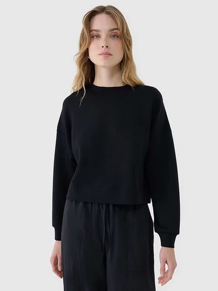 4F Bluza w kolorze czarnym rozmiar: L. Czarne bluzy 4f, l, bez wzorów, bez kaptura. Za 104.95 zł.