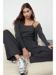 Trendyol 3-częściowy zestaw w kolorze antracytowym rozmiar: L. Czarne swetry Trendyol, l, bez wzorów, bez ramiączek. Za 97.95 zł.