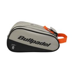 Bullpadel kosmetyczka BPN26012 czarna. Czarne kufry i kosmetyczki bullpadel, bez wzorów, bez dodatków. Za 228.99 zł.