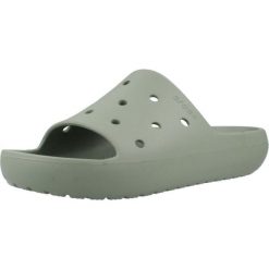 Klapki Crocs Model Classic Slide V2 Kolor Zielony. Zielone klapki Crocs, bez wzorów, z gumy, bez obcasa. Za 144.99 zł.