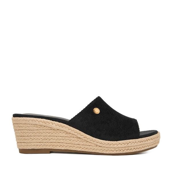 Klapki Beverly Hills Polo Club. Czarne espadryle Beverly Hills Polo Club, bez wzorów, bez obcasa. Za 124.99 zł.