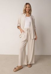 Jasnobeżowy Wiskozowo-Lniany Komplet w Paski Koszula i Szerokie Spodnie Terasea. Brązowe koszule Born2be, l, bez wzorów, ze lnu, biznesowe, bez kołnierzyka, bez ramiączek. Za 209.99 zł.