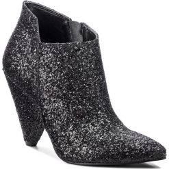 Botki LIU JO - Milly 06 S68081 TX007 Black 22222. Czarne botki Liu Jo, bez wzorów, z tworzywa sztucznego, ze szpiczastym noskiem, bez obcasa, na obcasie, bez zapięcia. W wyprzedaży za 399.00 zł.