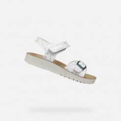 Sandały Geox Model J Sandal Costarei Gi Kolor Biały. Białe sandały Geox, bez wzorów, ze skóry, bez obcasa, bez zapięcia. Za 210.05 zł.
