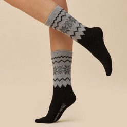 Wełniane skarpetki damskie Gabriella 1211 wzór skandynawski. Czarne skarpety Gabriella, bez wzorów, z bawełny. Za 37.90 zł.