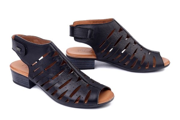 PIAZZA 910132-01 schwarz, sandały damskie. Czarne sandały Piazza, w ażurowe wzory, ze skóry, bez obcasa, na obcasie, bez zapięcia. Za 299.90 zł.