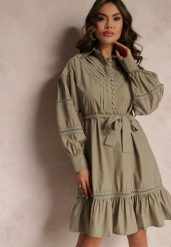 Ciemnozielona Koszulowa Sukienka z Perłowymi Guzikami i Koronkowymi Wstawkami Shyanne. Zielone sukienki Renee, l, bez wzorów, z koronki, vintage, bez kołnierzyka, bez ramiączek, midi, koszulowe. Za 199.99 zł.