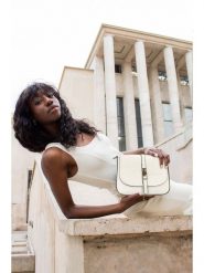 Christian Laurier Skórzana torebka "Chloe" w kolorze kremowym - 24,5 x 19 x 8 cm rozmiar: onesize. Brązowe torby na ramię Christian Laurier, bez wzorów, z materiału, na ramię, bez dodatków. Za 303.45 zł.