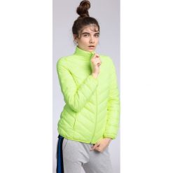Kurtka puchowa damska KUD002 - żółty neon. Kurtki sportowe marki 4f. W wyprzedaży za 149.99 zł.