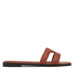 Klapki Tommy Hilfiger. Brązowe klapki TOMMY HILFIGER, bez wzorów, bez obcasa. Za 309.99 zł.