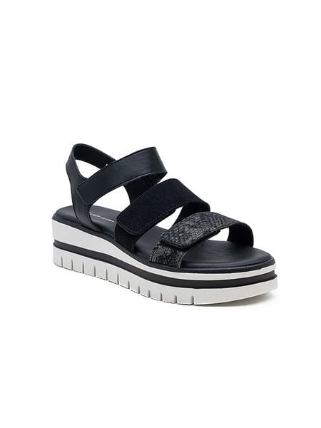 Foreverfolie Sandały w kolorze czarnym na koturnie rozmiar: 40. Czarne sandały Foreverfolie, bez wzorów, z otwartym noskiem, bez obcasa, na koturnie, bez zapięcia. Za 96.37 zł.