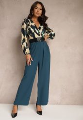 Beżowo-Niebieski Kopertowy Kombinezon z Górą Ozdobioną Abstrakcyjnym Wzorem z Dodatkowym Paskiem Coristina. Zielone sukienki Renee, na co dzień, l, bez wzorów, eleganckie, bez kołnierzyka, bez ramiączek, kopertowe. Za 89.99 zł.