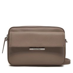 Torebka Calvin Klein. Brązowe listonoszki Calvin Klein, bez wzorów, bez dodatków. Za 167.99 zł.