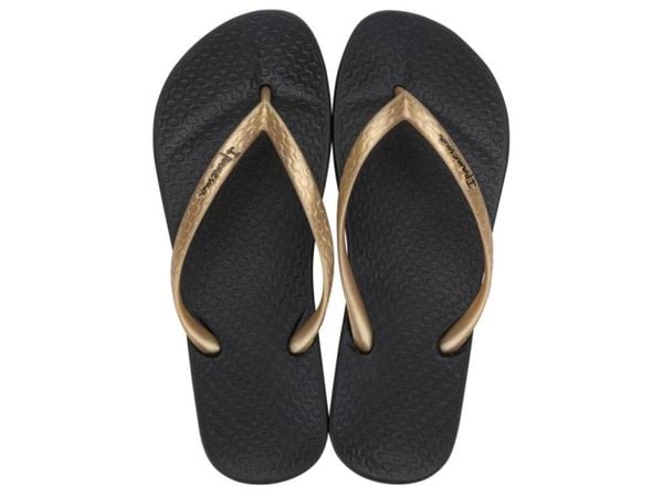 Klapki damskie Ipanema Anatomica Tan. Czarne klapki Ipanema, bez wzorów, z gumy, bez obcasa. Za 62.99 zł.