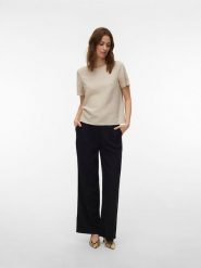 Vero Moda Bluzka w kolorze beżowym rozmiar: M. Brązowe bluzki Vero Moda, m, bez wzorów, bez kołnierzyka, bez ramiączek. Za 87.81 zł.