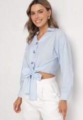 Jasnoniebieska Bawełniana Koszula o Krótkim Kroju z Wiązaniem i Ozdobnymi Guzikami Lililva. Niebieskie koszule Born2be, m, bez wzorów, z bawełny, eleganckie, bez kołnierzyka, bez ramiączek. Za 89.99 zł.
