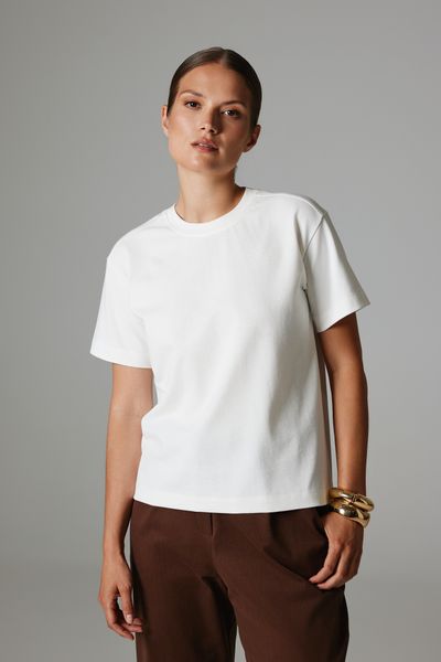 T-SHIRT KIM ECRU XS - Flawless. T-shirty Flawless, uniwersalny, bez wzorów, z bawełny, bez kołnierzyka, bez ramiączek. Za 219.00 zł.