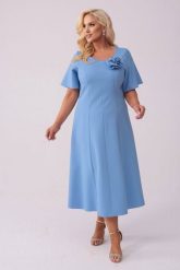 Elegancka błękitna sukienka Doris na wesele PLUS SIZE XXL. Niebieskie sukienki Moda Size Plus Iwanek, na imprezę, plus size, bez wzorów, z elastanu, eleganckie, bez kołnierzyka, plus size, bez ramiączek, midi, rozkloszowane. Za 349.90 zł.
