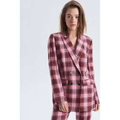 Marynarka w różową kratę - Różowy. Marynarki i żakiety Cropp. Za 159.99 zł.