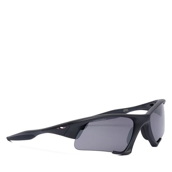 Okulary przeciwsłoneczne Oakley. Czarne okulary przeciwsłoneczne Oakley, bez wzorów. Za 649.99 zł.