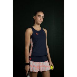 Koszulka CANTAL TOP | Lekka, oddychająca i szybkoschnąca do gry w padla. Niebieskie bluzki Izas, bez wzorów, z materiału, bez kołnierzyka, bez ramiączek. Za 160.83 zł.