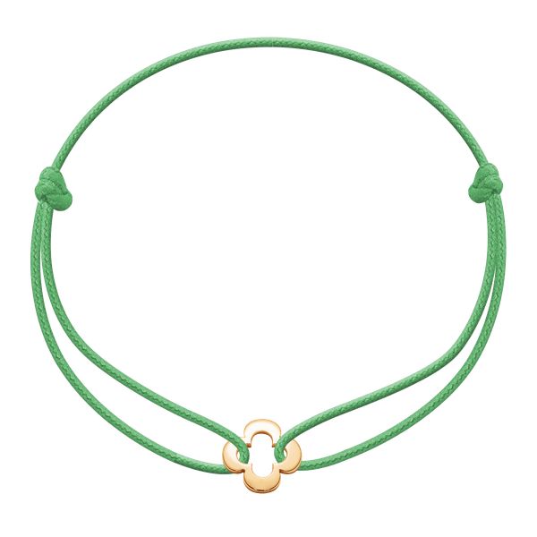 Bransoletka z pozłacaną ażurową koniczyną na cienkim trawiastym sznurku. Zielone bransoletki Lilou, pozłacane. Za 89.00 zł.