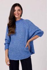 Luźny sweter damski z szerokimi rękawami niebieski. Niebieskie swetry BE Knit, uniwersalny, bez wzorów, z jeansu, bez ramiączek. Za 249.00 zł.