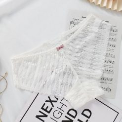 Figi transparentne z delikatnego materiału na każdą okazję Marylou. Czarne figi Intica, l, bez wzorów, z materiału. W wyprzedaży za 59.00 zł.