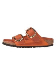 Birkenstock Skórzane klapki w kolorze pomarańczowym rozmiar: 37. Pomarańczowe klapki Birkenstock, bez wzorów, z otwartym noskiem, bez obcasa. Za 454.95 zł.
