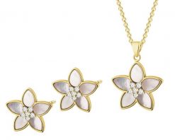 Kolczyki i naszyjnik z mosiądzu pozłacane z cyrkoniami i masą perłową - komplet - kwiaty. Białe naszyjniki Artelioni, z cyrkonią, pozłacane. Za 199.00 zł.