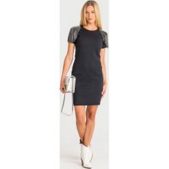 SUKIENKA Twinset. Czarne sukienki Twinset, l, z aplikacjami, bez kołnierzyka, bez ramiączek, mini. Za 1,199.00 zł.