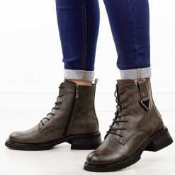 Szare botki damskie Potocki 12719. Szare botki POTOCKI, na jesień, bez wzorów, z jeansu, z okrągłym noskiem, bez obcasa, na obcasie, bez zapięcia. Za 239.00 zł.