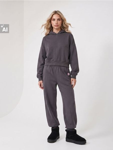 Dresowa bluza hoodie loose fit - szary. Szare bluzy Sinsay, l, bez wzorów, z dresówki, bez kaptura. Za 49.99 zł.