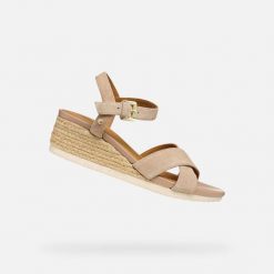 Damskie sandały z klinem Geox Ischia Corda B. Czerwone sandały Geox, bez wzorów, z gumy, eleganckie, bez obcasa, na koturnie, bez zapięcia. Za 413.55 zł.
