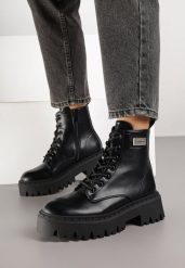 Czarne Klasyczne Botki Workery z Aplikacją przy Cholewce Alerhia. Czarne botki Born2be, z aplikacjami, z jeansu, bez obcasa, na płaskiej podeszwie, bez zapięcia. Za 159.99 zł.