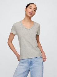 GAP Koszulka w kolorze jasnoszarym rozmiar: XS. Szare bluzki GAP, xs, bez wzorów, z bawełny, bez kołnierzyka, bez ramiączek. Za 26.56 zł.