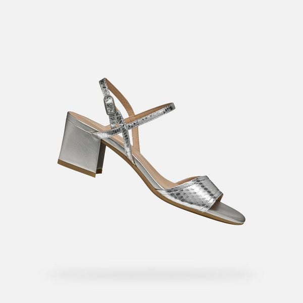 Sandały GEOX D NEW ERAKLIA 50 Srebrny. Szare sandały Geox, bez wzorów, ze skóry, bez obcasa, bez zapięcia. Za 334.99 zł.