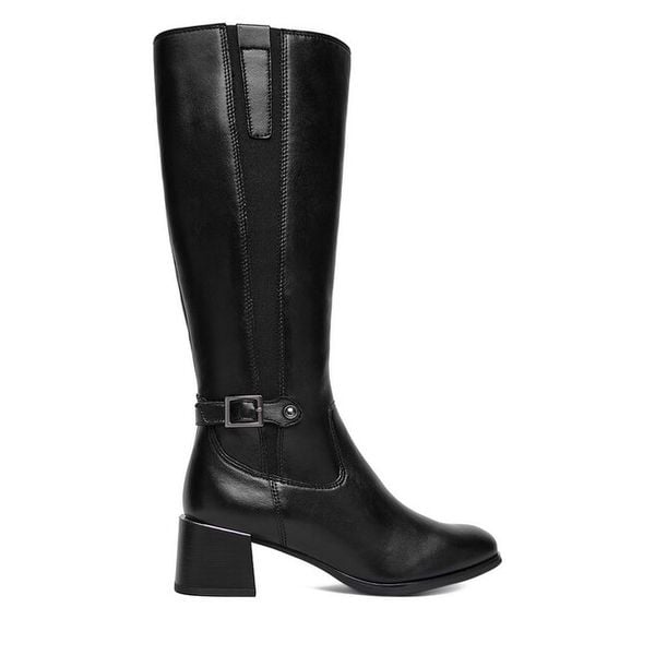 Kozaki Lasocki. Czarne kozaki Lasocki, bez obcasa, na słupku, bez zapięcia. Za 289.99 zł.