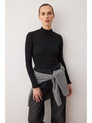 Trendyol Koszulka w kolorze czarnym rozmiar: XXS. Czarne bluzki Trendyol, xxs, bez wzorów, bez kołnierzyka, bez ramiączek. Za 39.99 zł.