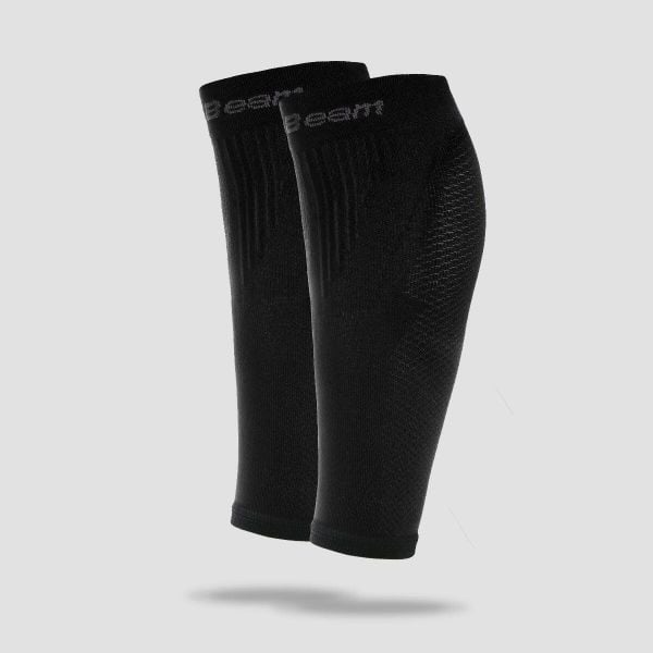 Podkolanówki kompresyjne nylonowe czarne. Czarne skarpety GYMBEAM, bez wzorów, z elastanu. Za 35.99 zł.